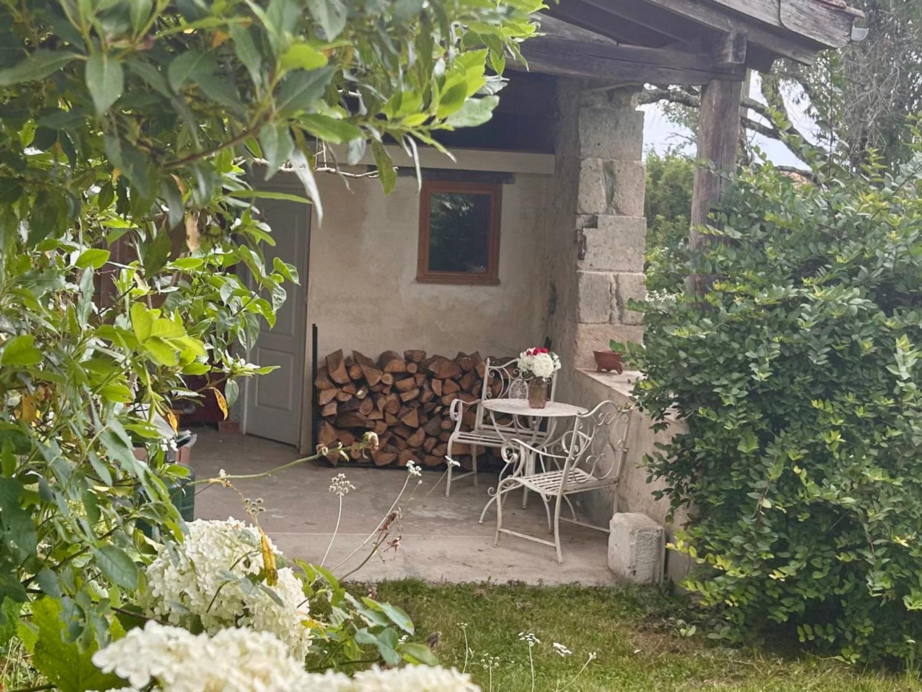 MoncrabeauPedauge住宿加早餐旅馆 外观 照片
